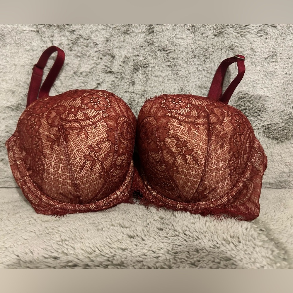 Victoria’s Secret 34DD bra